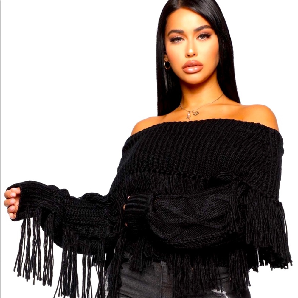 SOLD‼️Fringe Black Sweater